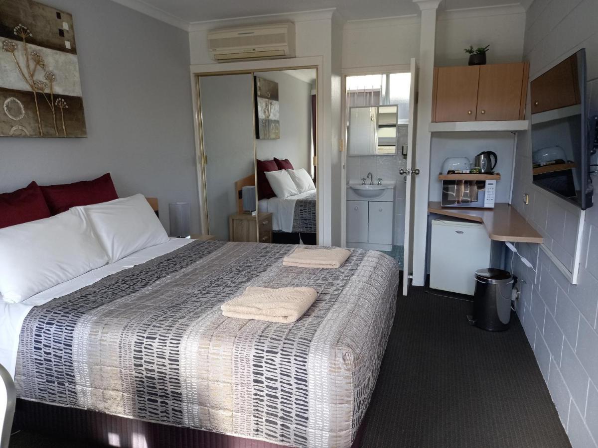 White Manor Motel Cooma Esterno foto