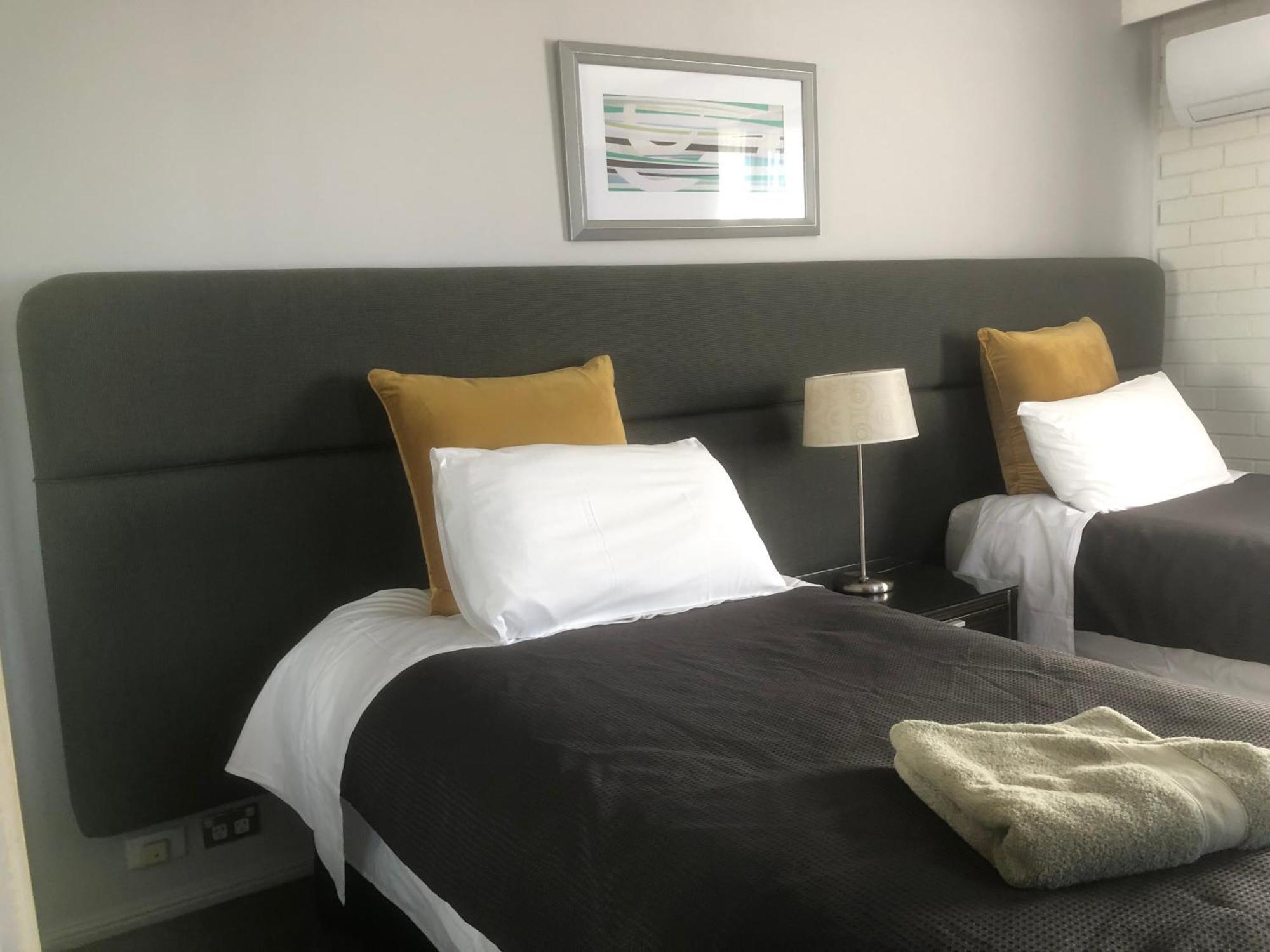 White Manor Motel Cooma Esterno foto
