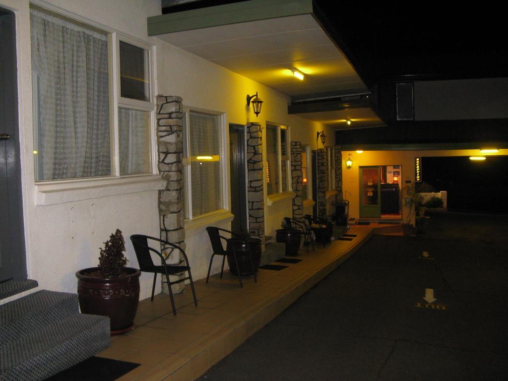 White Manor Motel Cooma Esterno foto