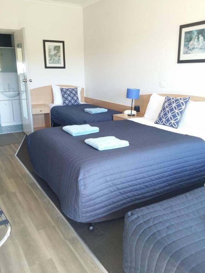 White Manor Motel Cooma Esterno foto
