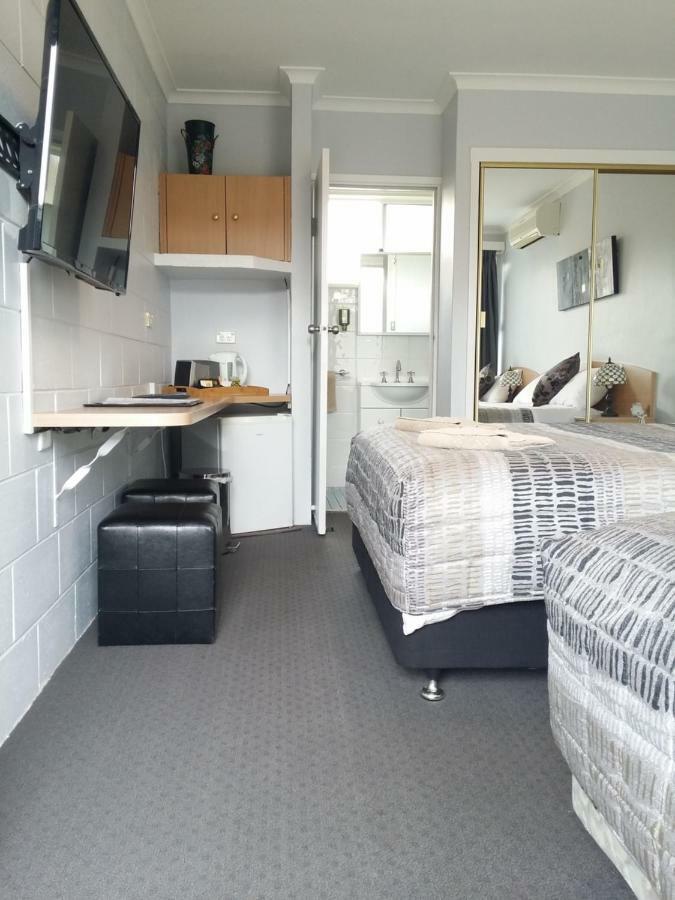 White Manor Motel Cooma Esterno foto
