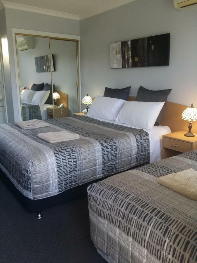 White Manor Motel Cooma Esterno foto