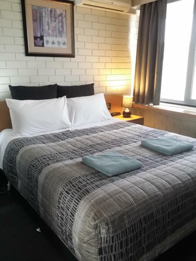 White Manor Motel Cooma Esterno foto